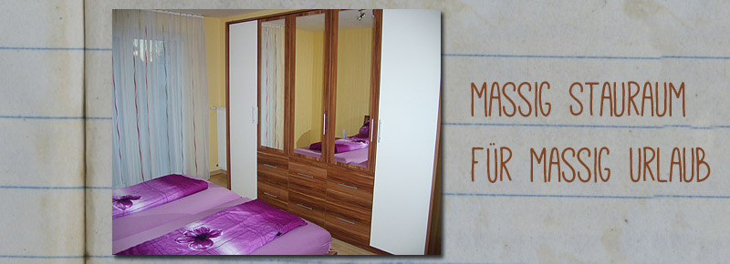 Der große Kleiderschrank im Schlafzimmer.